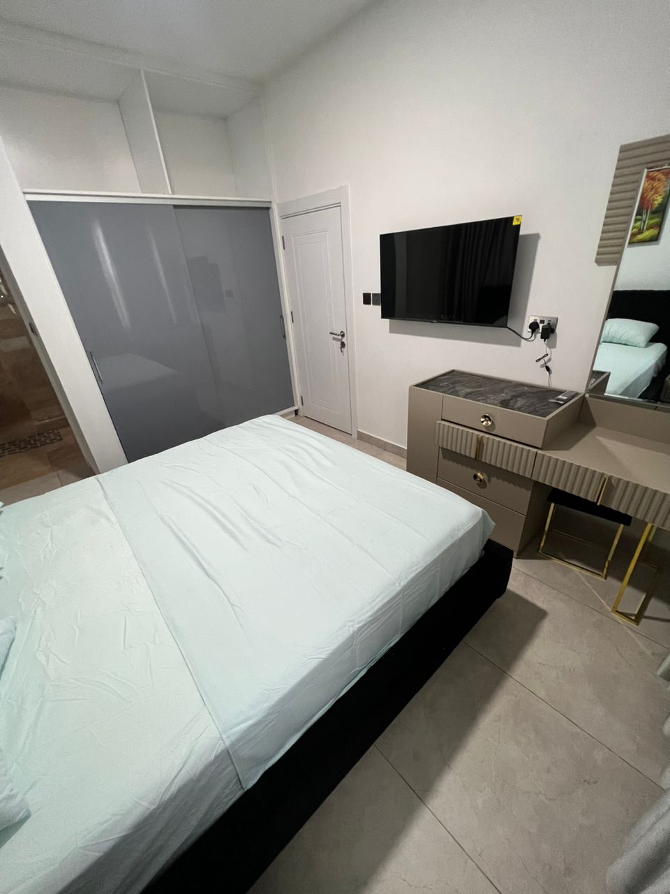 1 Bedroom Furnished Apartment thumbnail 5