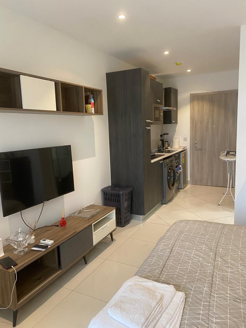 Spacious 5-Bedroom House for Rent thumbnail 2