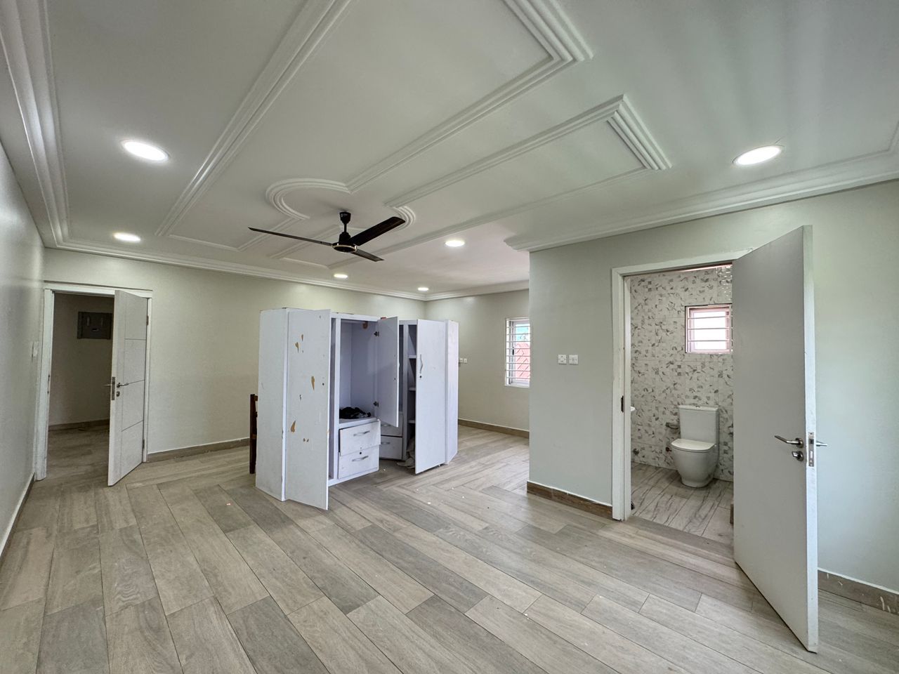 Spacious 5-Bedroom House for Rent thumbnail 3