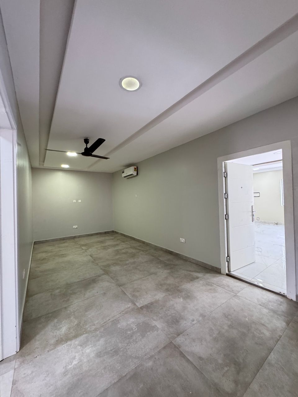 Spacious 5-Bedroom House for Rent thumbnail 4