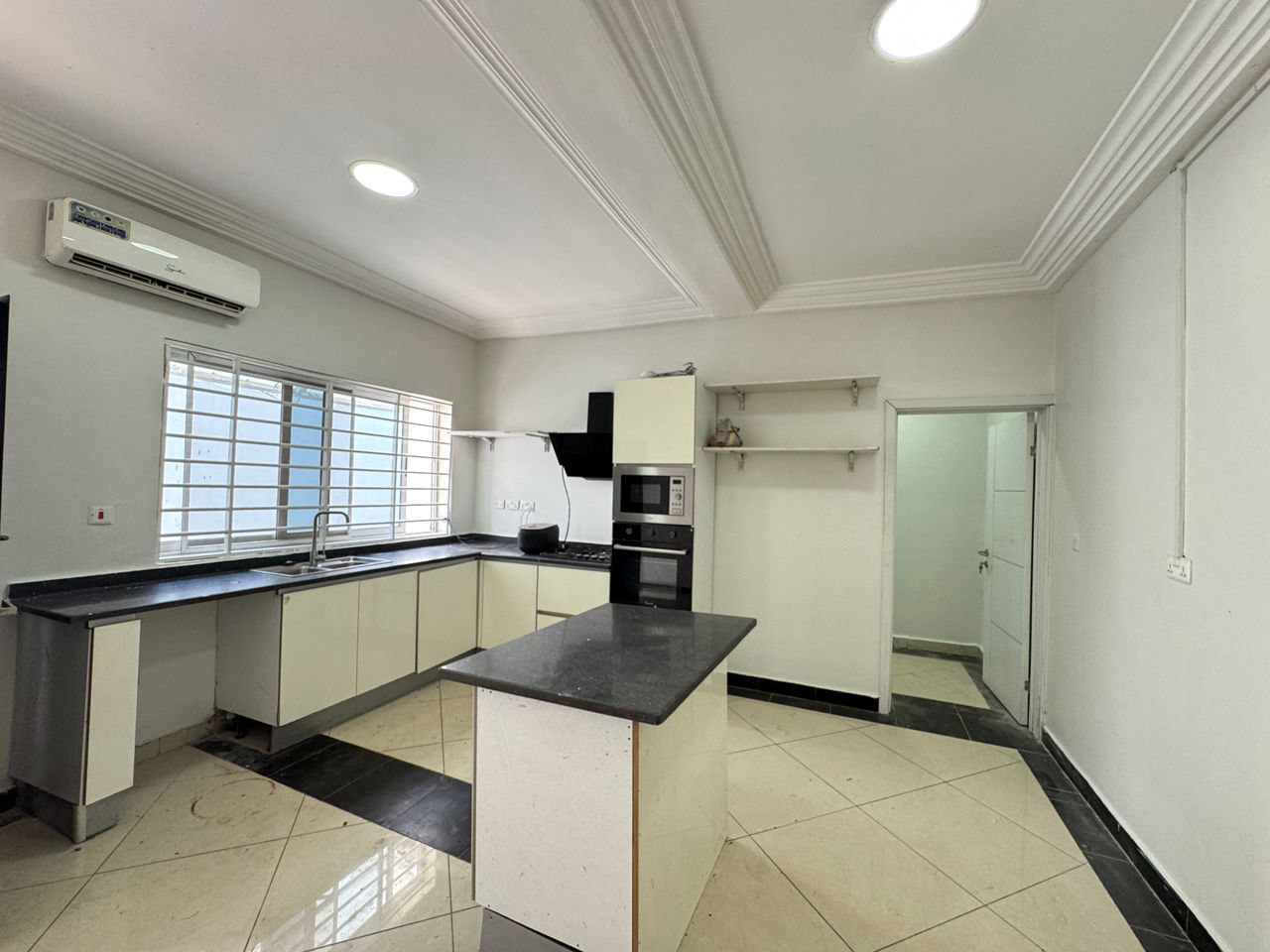 Spacious 5-Bedroom House for Rent thumbnail 5