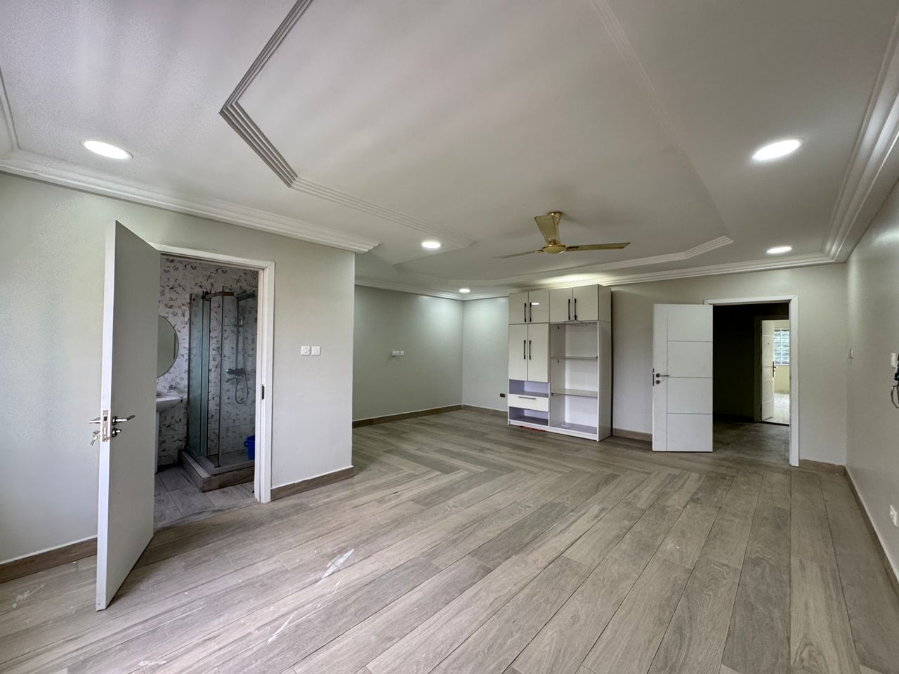 Spacious 5-Bedroom House for Rent thumbnail 6