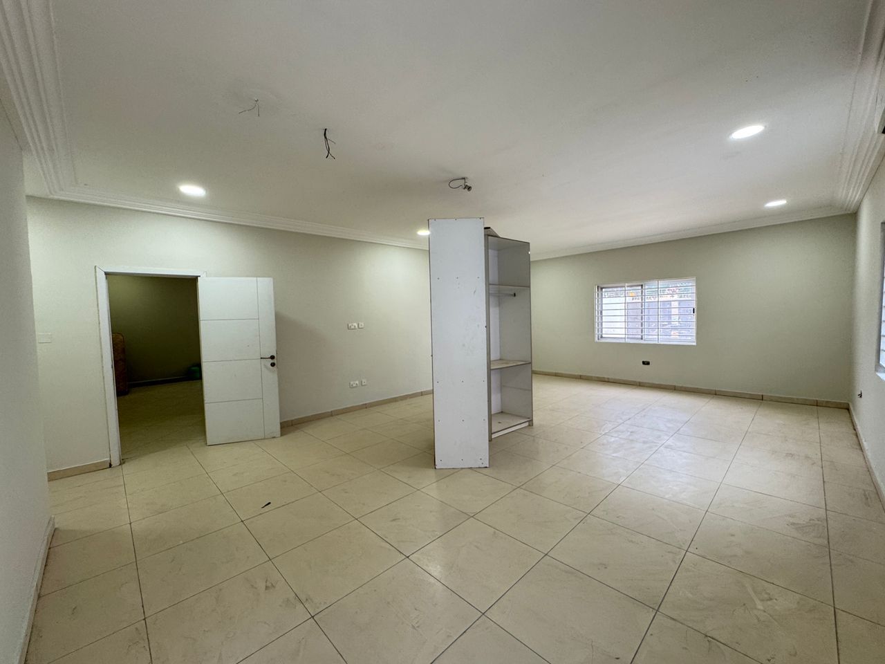 Spacious 5-Bedroom House for Rent thumbnail 8