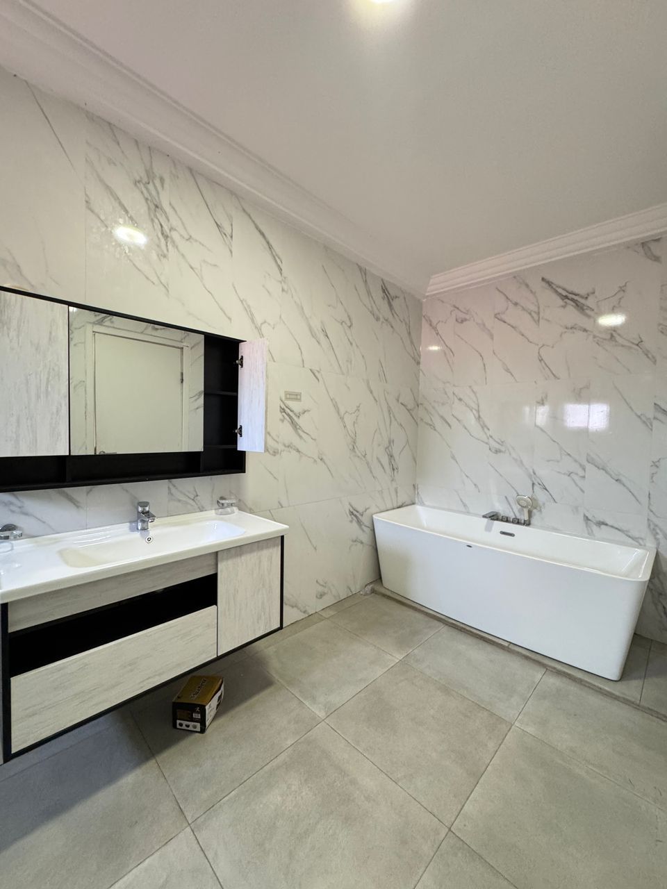 Spacious 5-Bedroom House for Rent thumbnail 10