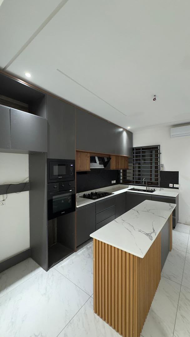 4 Bedroom House for Sale - Lakeside Estate thumbnail 3