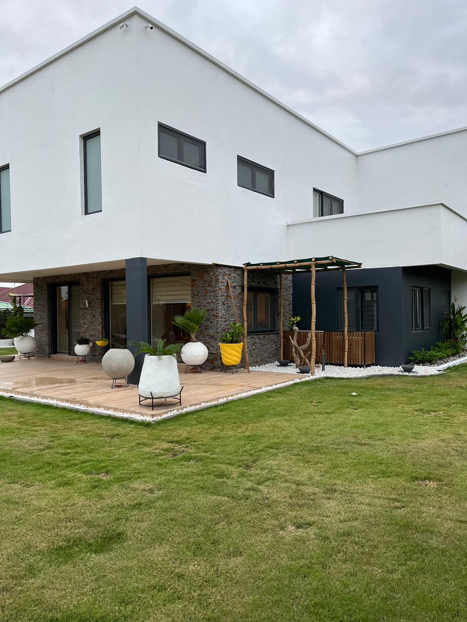 4 bedrooms ensuite with 2 bedroom boys quarters for rent at Tseaddo thumbnail 4
