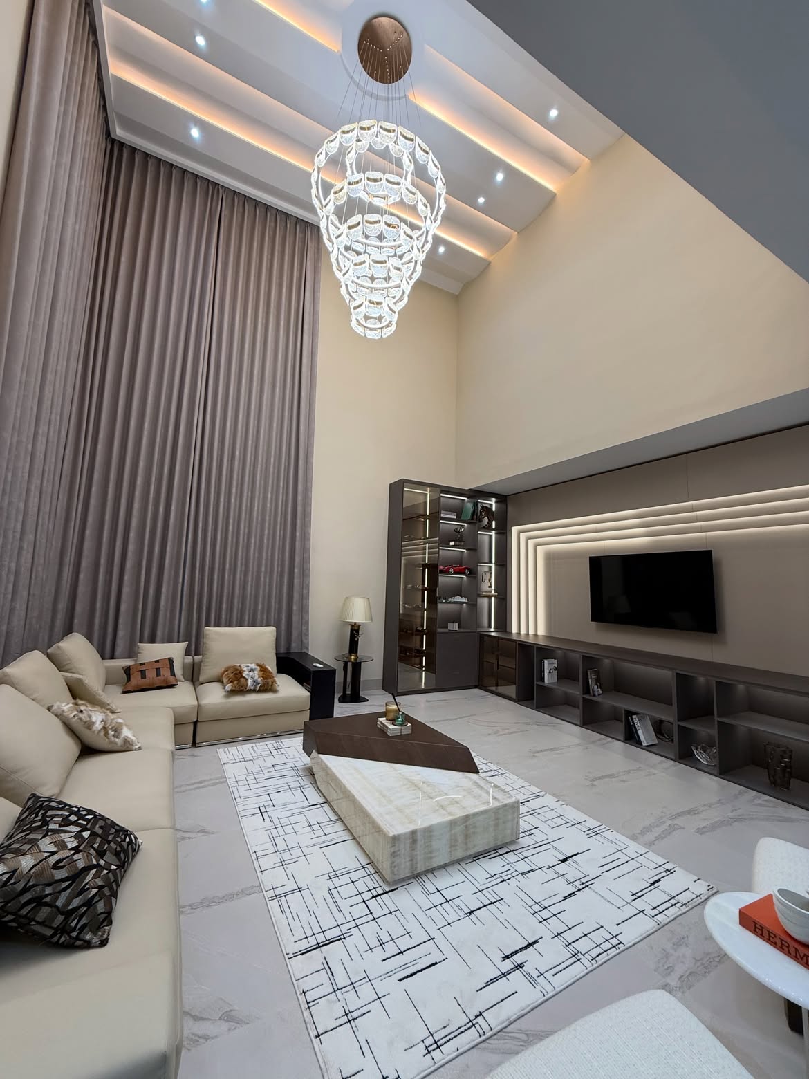 4 Bedroom Furnished House with boys quarters and pool for sale at East Legon thumbnail 2