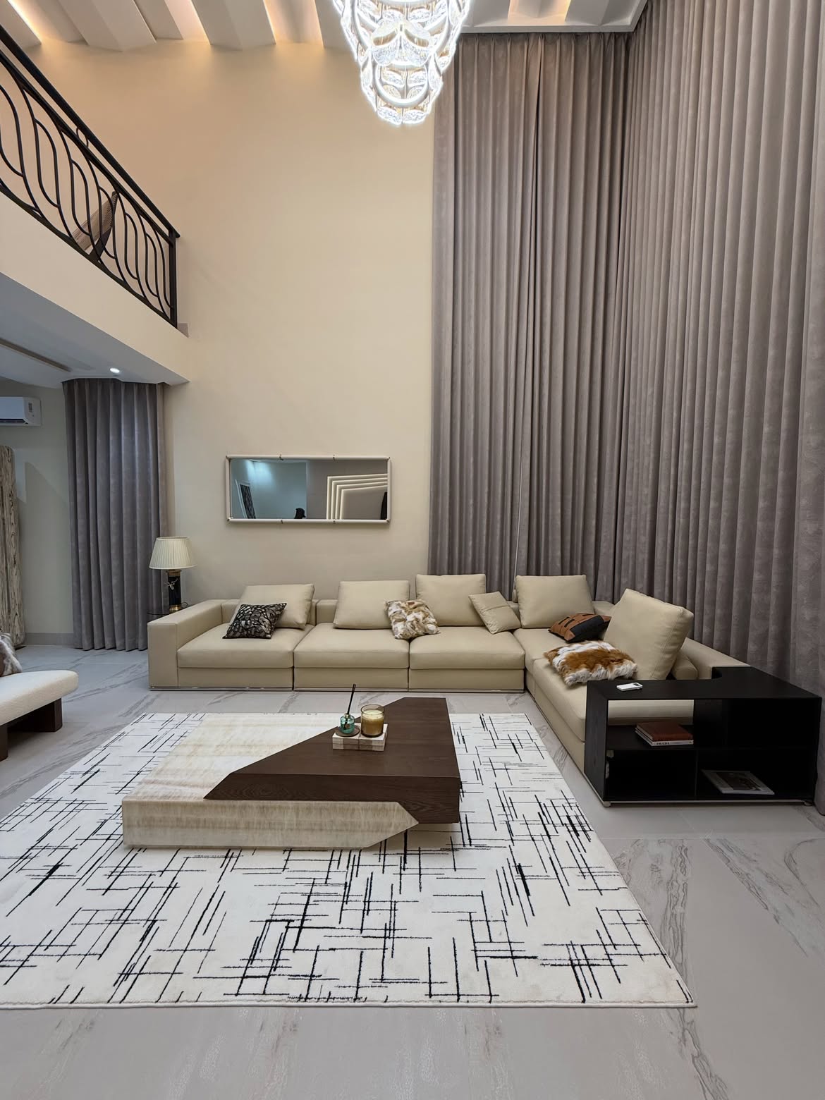 4 Bedroom Furnished House with boys quarters and pool for sale at East Legon thumbnail 3