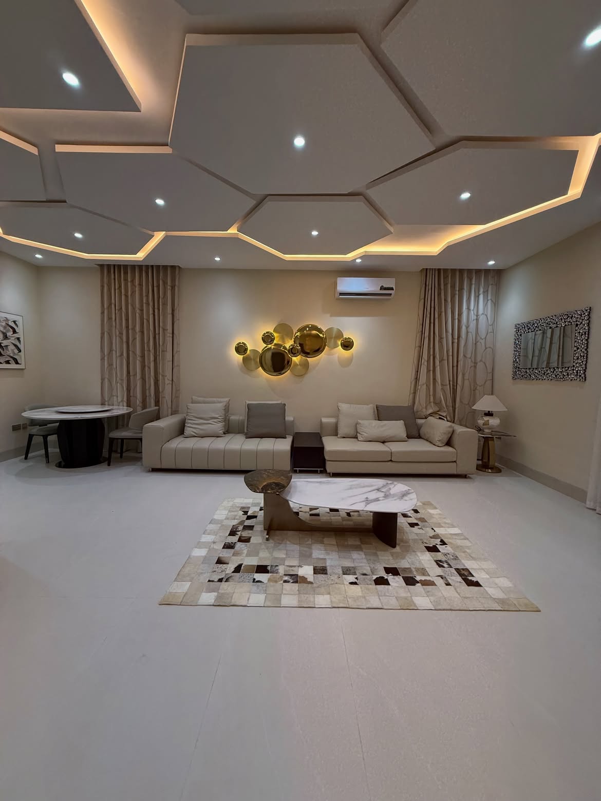 4 Bedroom Furnished House with boys quarters and pool for sale at East Legon thumbnail 7