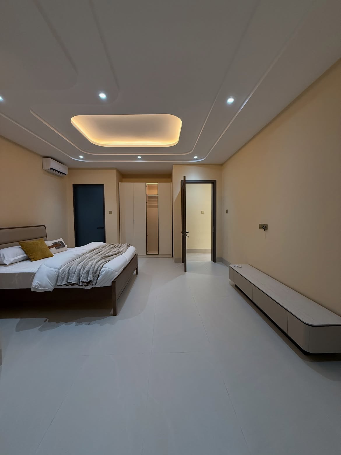4 Bedroom Furnished House with boys quarters and pool for sale at East Legon thumbnail 8