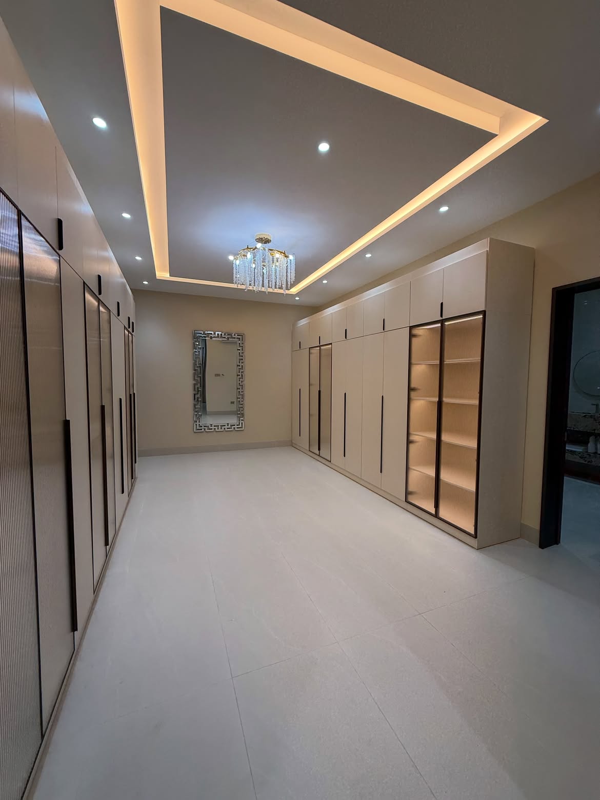 4 Bedroom Furnished House with boys quarters and pool for sale at East Legon thumbnail 10