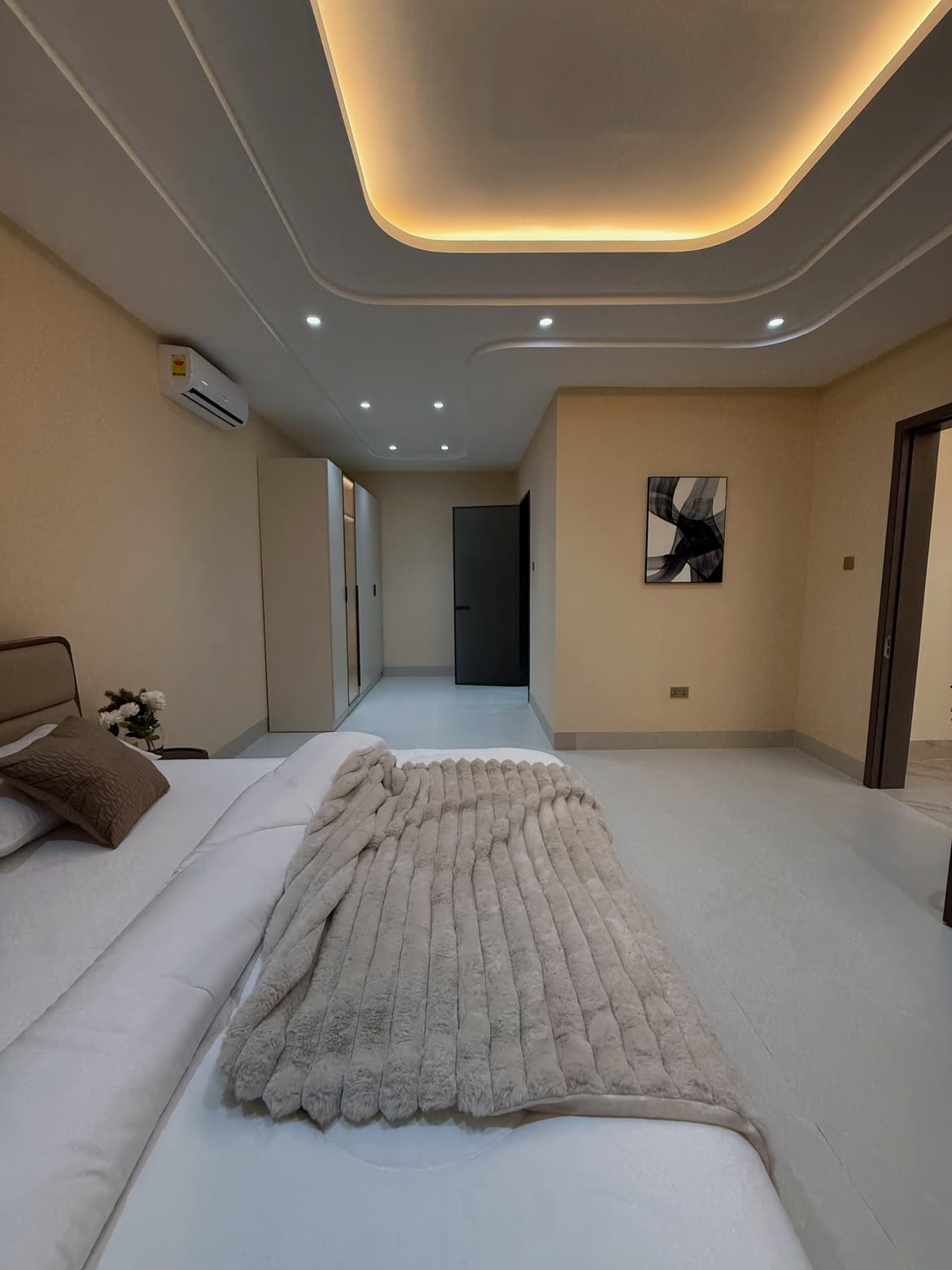 4 Bedroom Furnished House with boys quarters and pool for sale at East Legon thumbnail 13