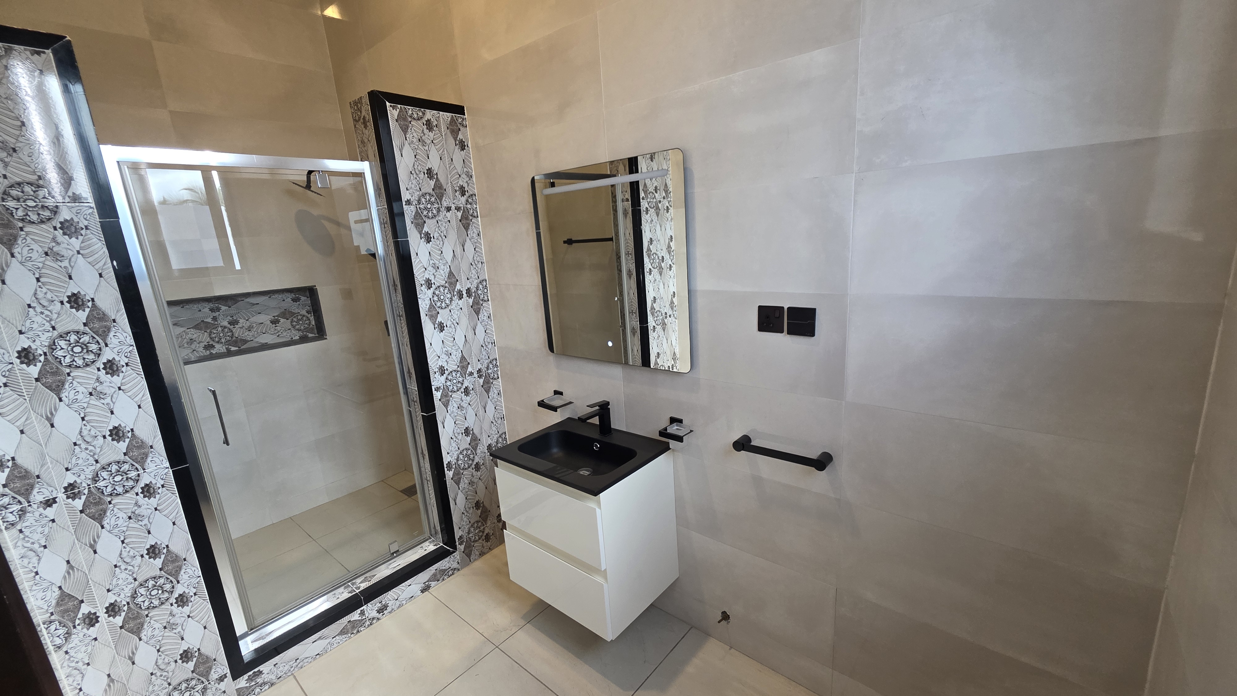 5 Bedroom Furnished House with pool in a Gated Community for sale at East Airport thumbnail 8