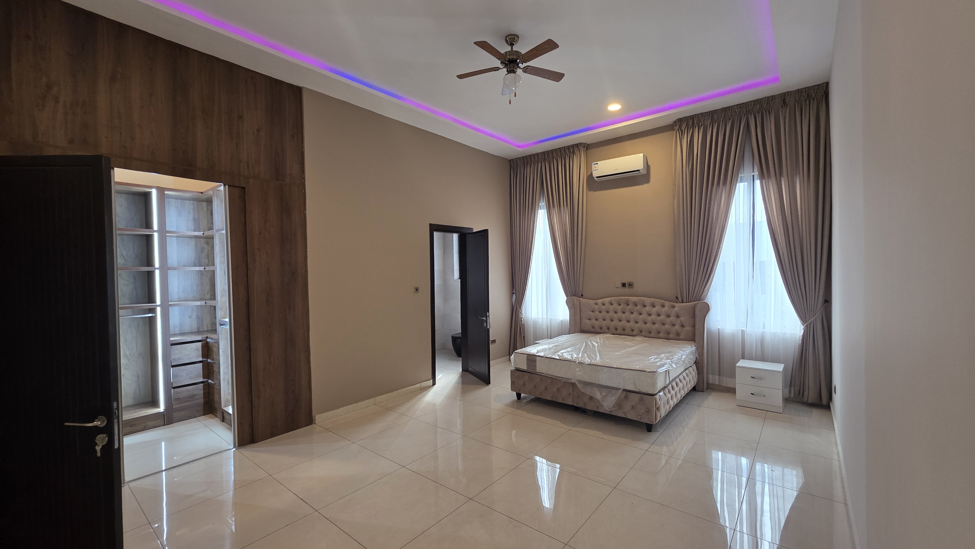 5 Bedroom Furnished House with pool in a Gated Community for sale at East Airport thumbnail 9