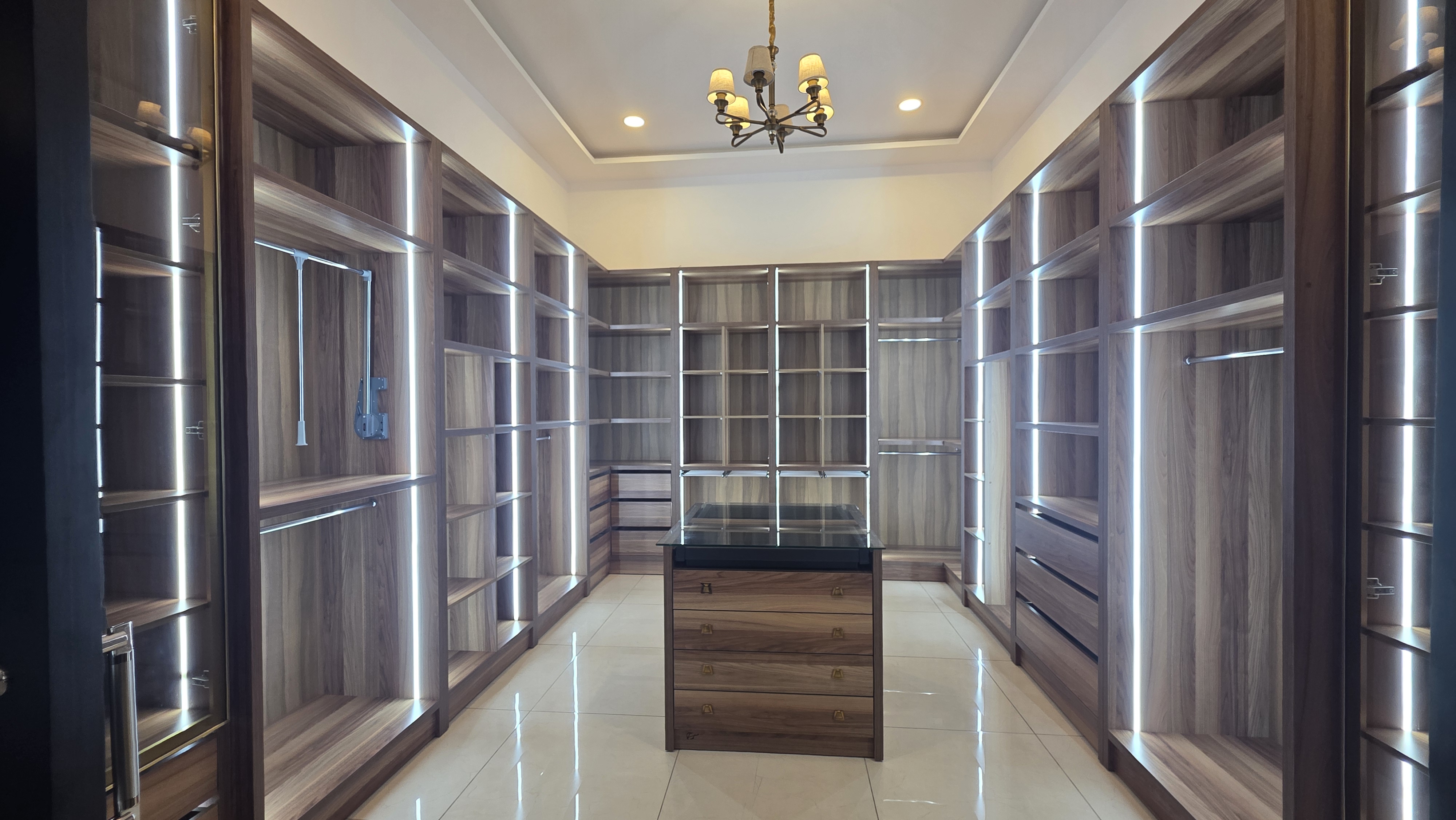 5 Bedroom Furnished House with pool in a Gated Community for sale at East Airport thumbnail 11
