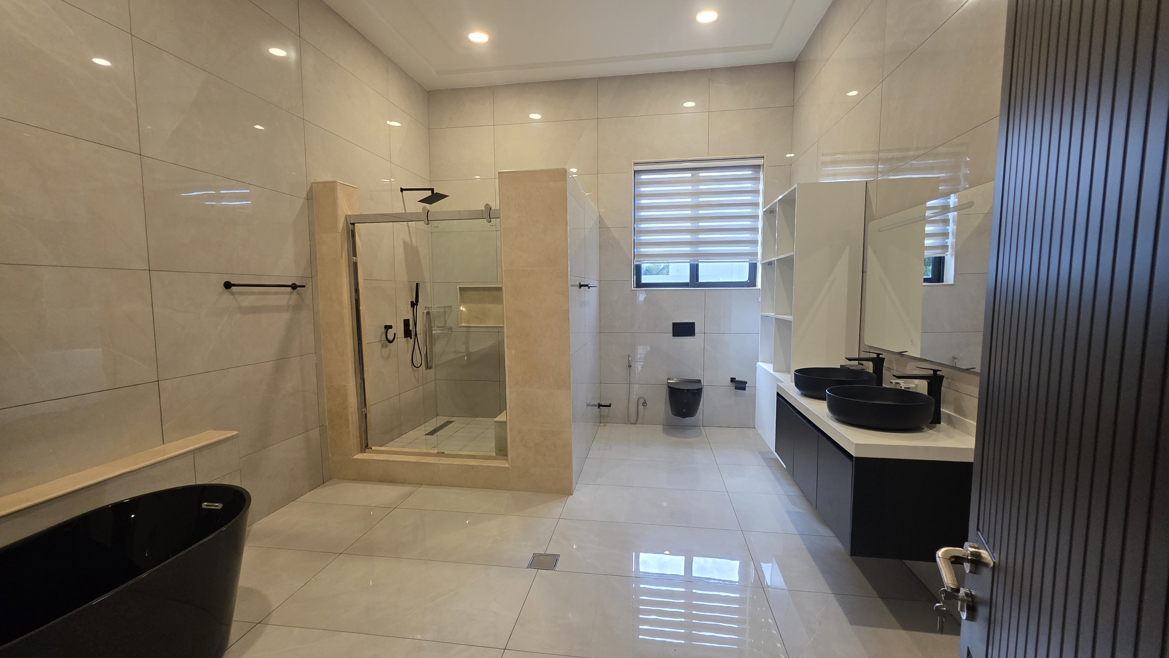 5 Bedroom Furnished House with pool in a Gated Community for sale at East Airport thumbnail 13