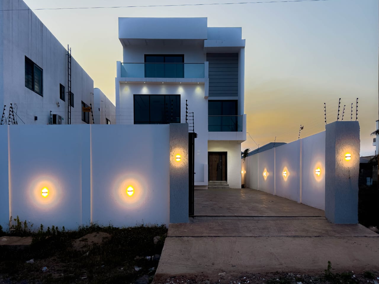 MODERN 4-BEDROOM HOUSE FOR SALE – LAKESIDE ESTATE, ACCRA thumbnail 6