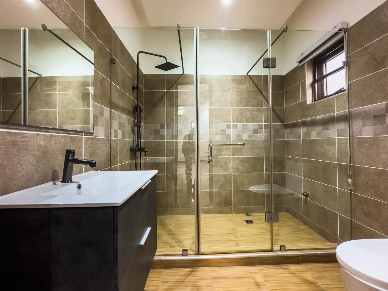 MODERN 4-BEDROOM HOUSE FOR SALE – LAKESIDE ESTATE, ACCRA thumbnail 10