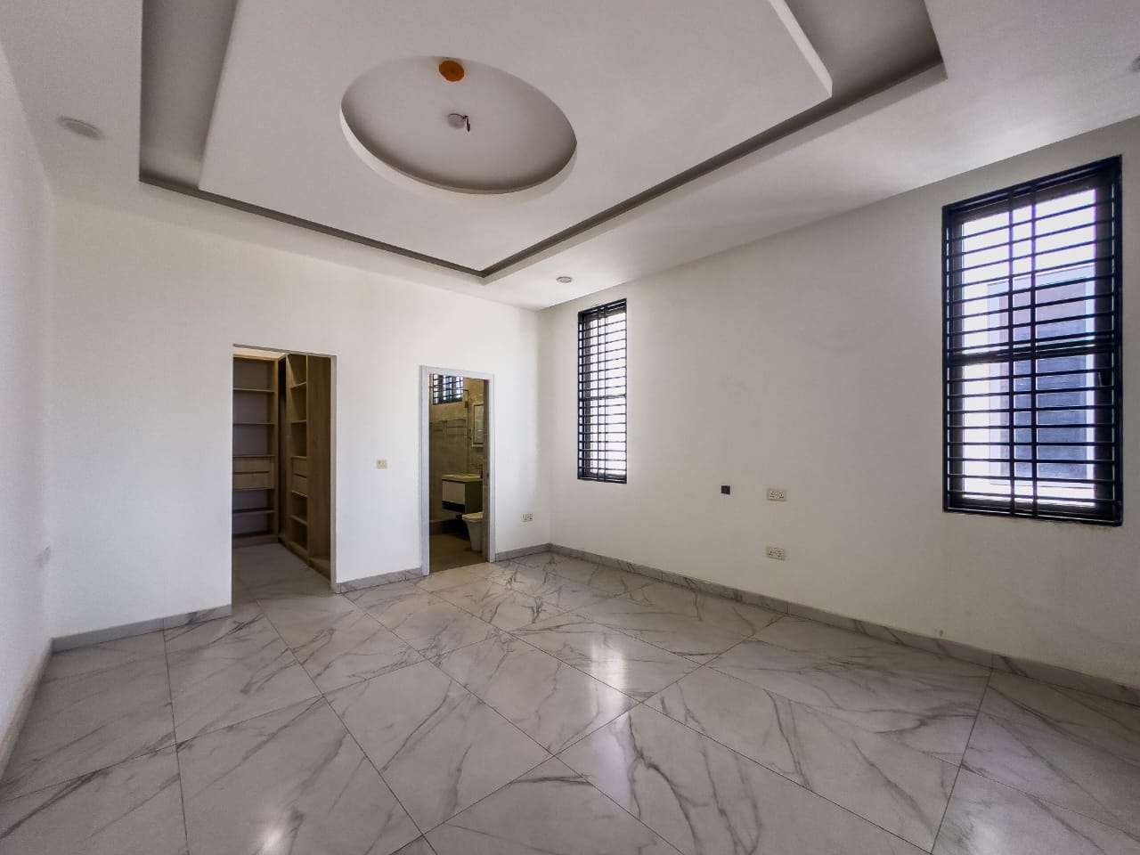LUXURY 4-BEDROOM HOME + STAFF QUARTERS  – NMAI DZORN, ACCRA thumbnail 3
