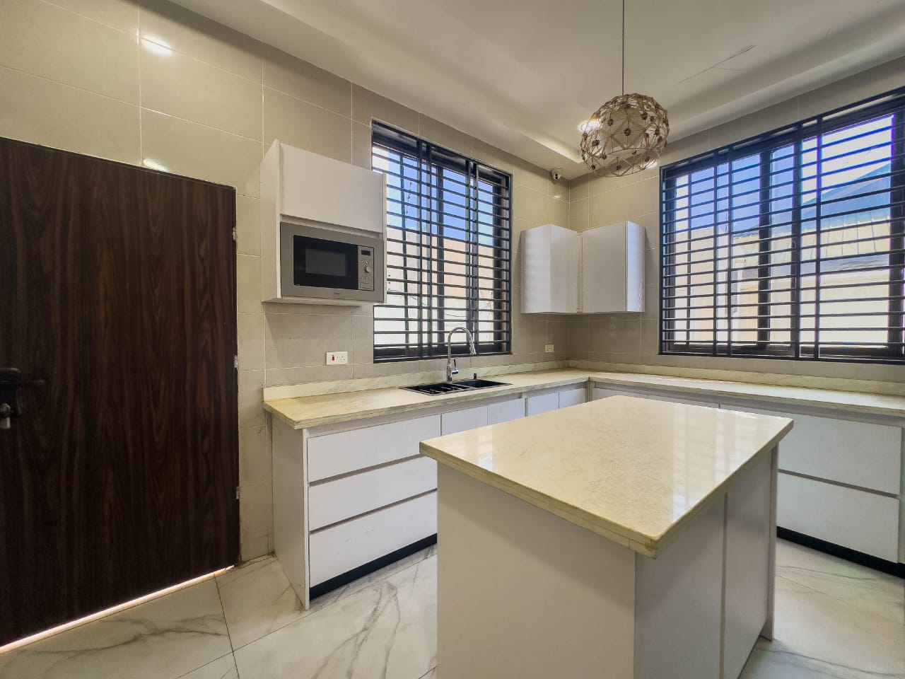 LUXURY 4-BEDROOM HOME + STAFF QUARTERS  – NMAI DZORN, ACCRA thumbnail 6