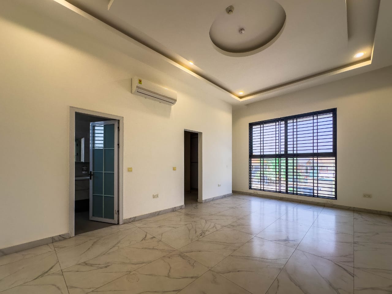 LUXURY 4-BEDROOM HOME + STAFF QUARTERS  – NMAI DZORN, ACCRA thumbnail 7