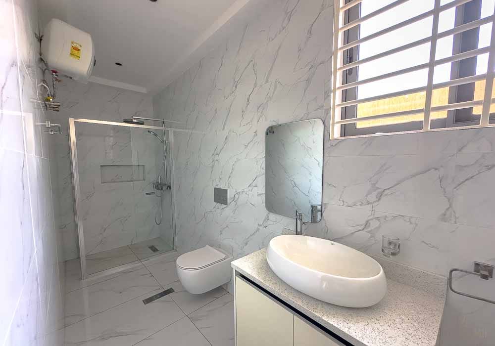 EXECUTIVE 4-BEDROOM HOME + STAFF QUARTERS – EAST LEGON OGBOJO thumbnail 5