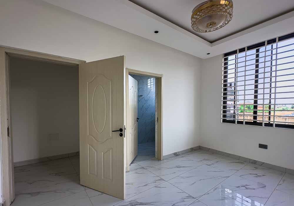 EXECUTIVE 4-BEDROOM HOME + STAFF QUARTERS – EAST LEGON OGBOJO thumbnail 7