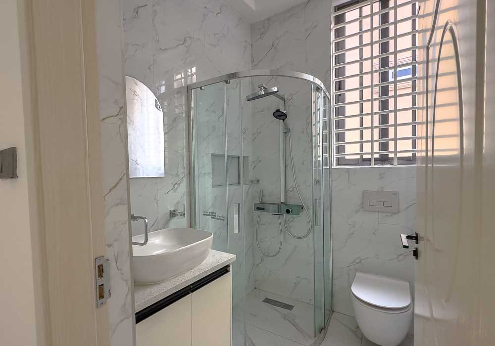 EXECUTIVE 4-BEDROOM HOME + STAFF QUARTERS – EAST LEGON OGBOJO thumbnail 9
