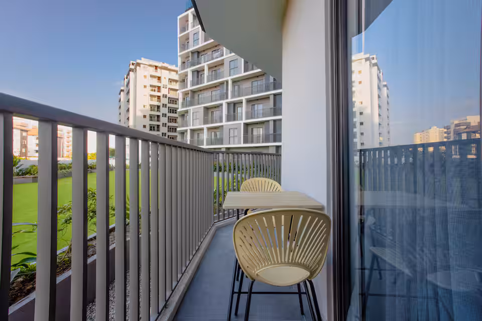 Stylish 1-bedroom apartment in the heart of Airport Residential thumbnail 5